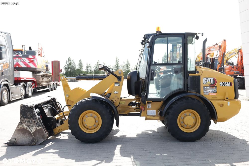 Caterpillar CAT 906M - 12