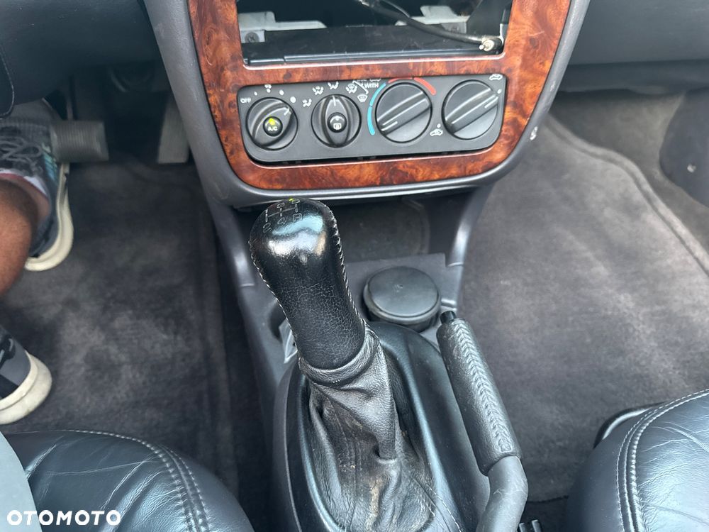 Chrysler Stratus LE 2.0L - 20