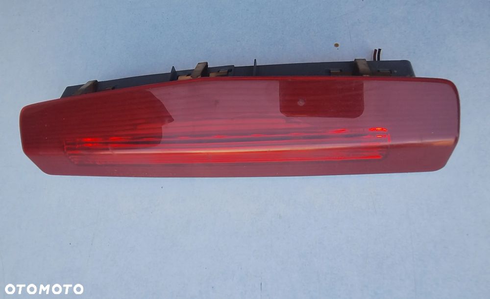 TRZECIE ŚWIATŁO STOP 13252463 - OPEL ZAFIRA B LIFT / 2009 ROK