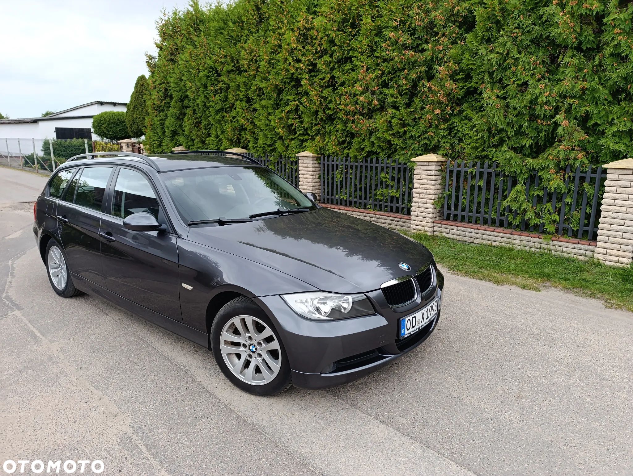 BMW Seria 3 318i Touring - 1