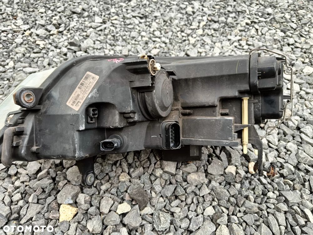 VW PHAETON LAMPA PRZEDNIA XENON PRAWA UCHWYTY OK - 15