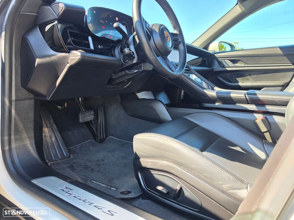 Porsche Taycan 4S - 26