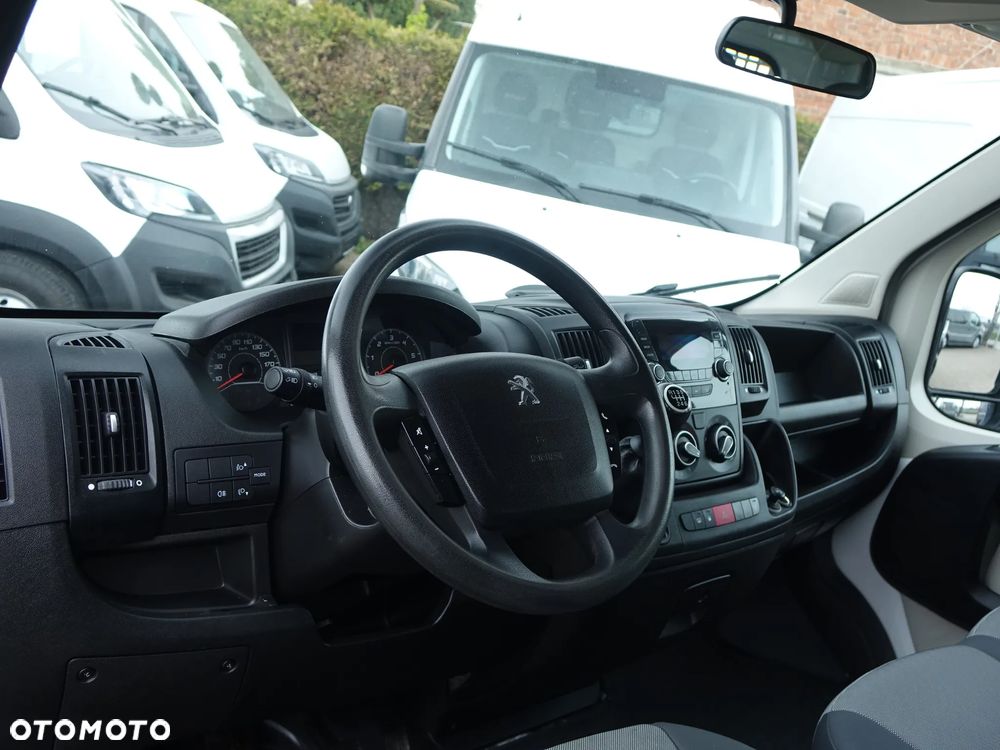 Peugeot Boxer 3.0 180 KM DOKA 7-osobowy skrzynia ładunkowa - 10