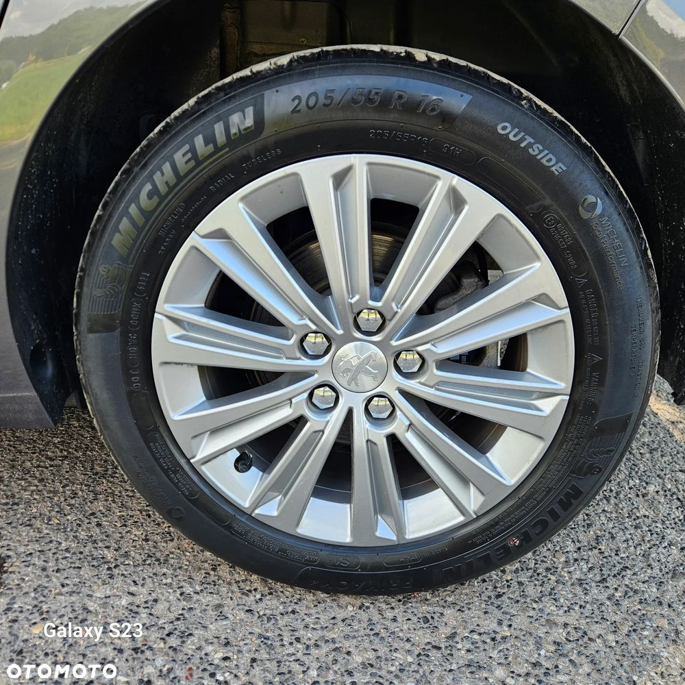 Peugeot 308 BlueHDi 130 EAT8 Allure - 12
