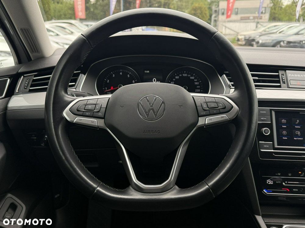 Volkswagen Passat - 17