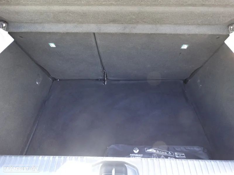 Renault Clio 1.0 TCe Limited CVT - 23