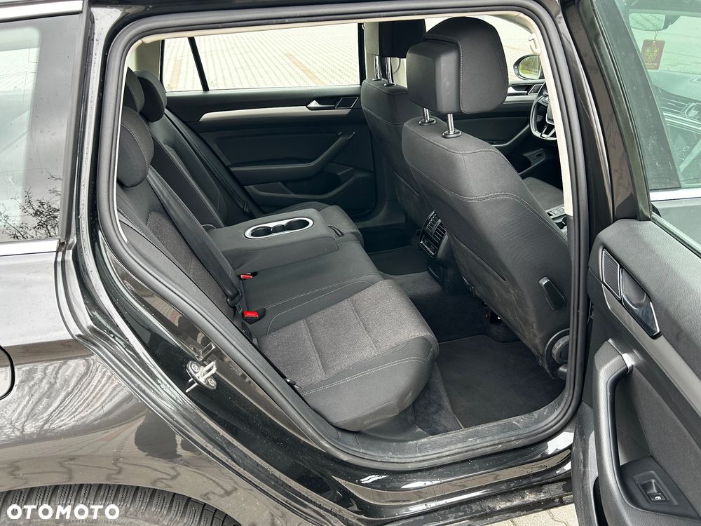 Volkswagen Passat Variant 1.6 TDI SCR DSG Business - 14