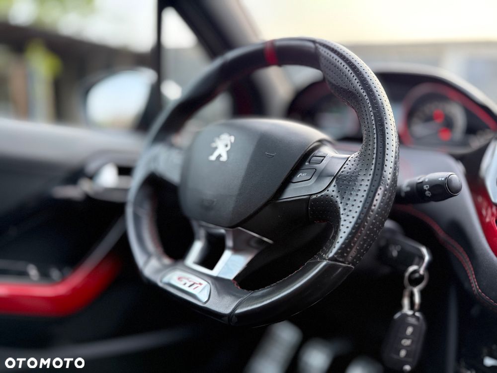 Peugeot 208 GTI 200 THP - 31