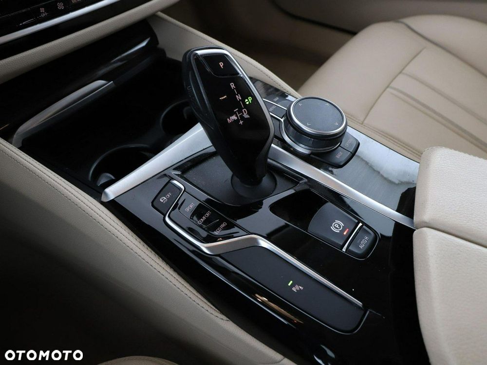 BMW Seria 5 520d Luxury Line - 30