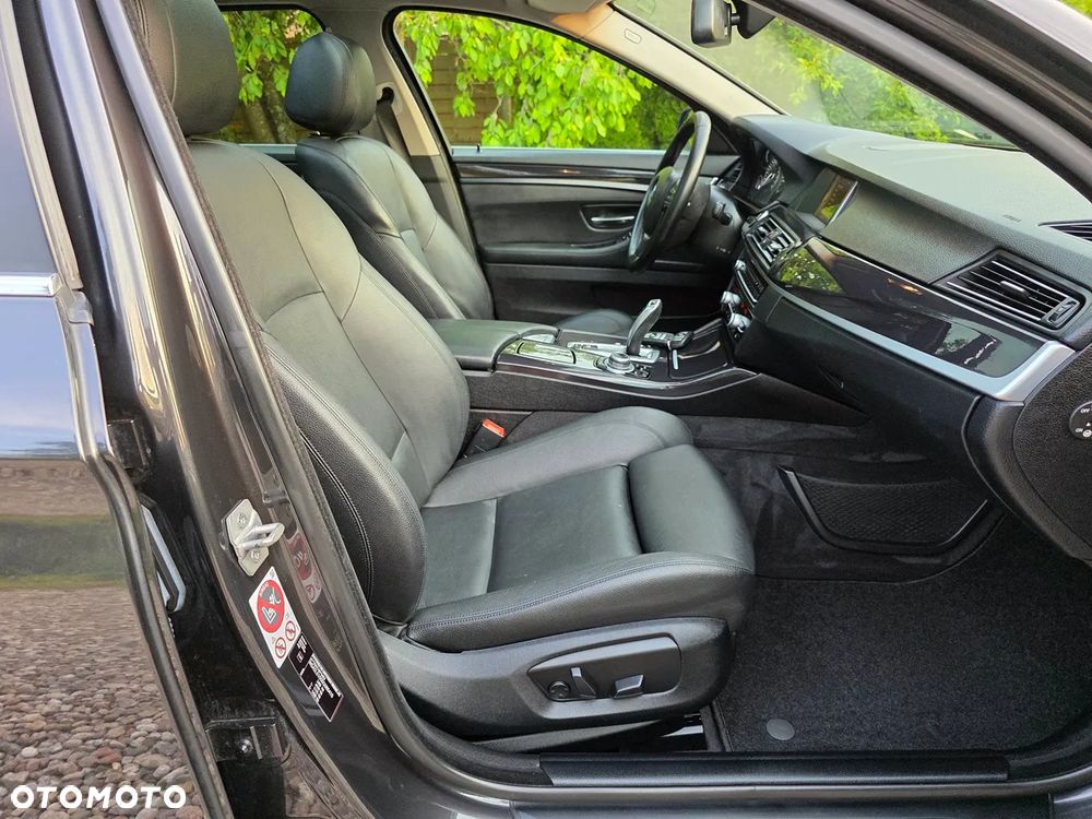 BMW Seria 5 520d xDrive - 23
