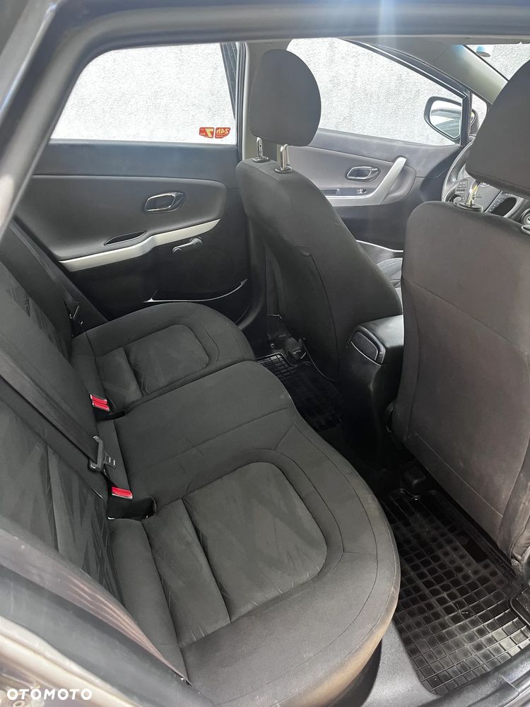 Kia Ceed - 8