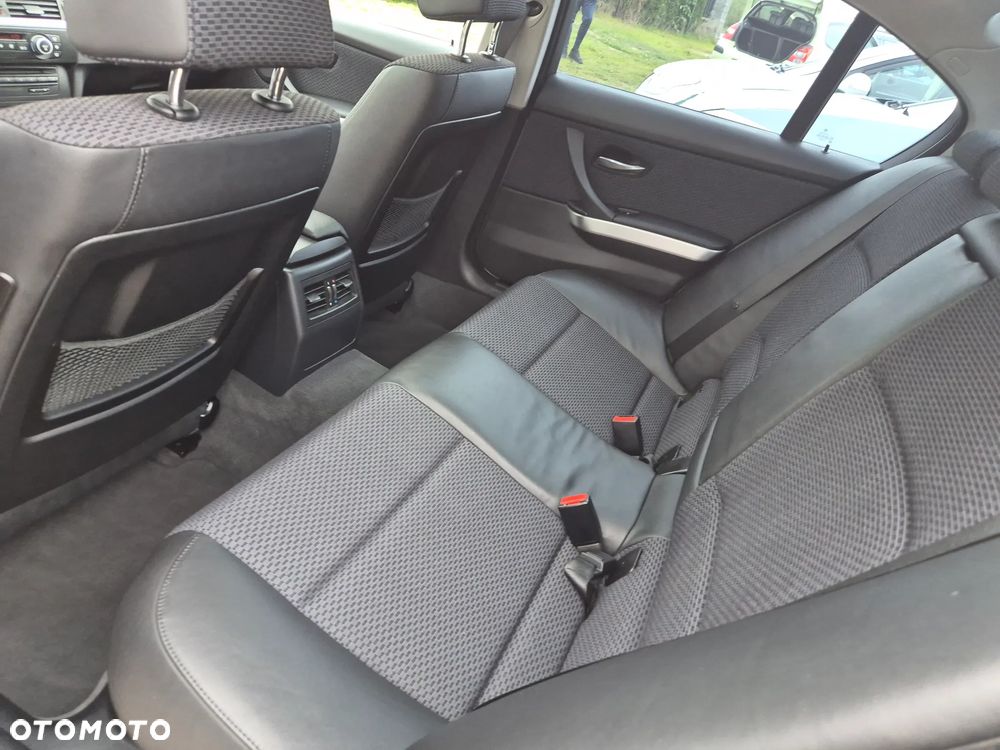 BMW Seria 3 318i Edition Exclusive - 19
