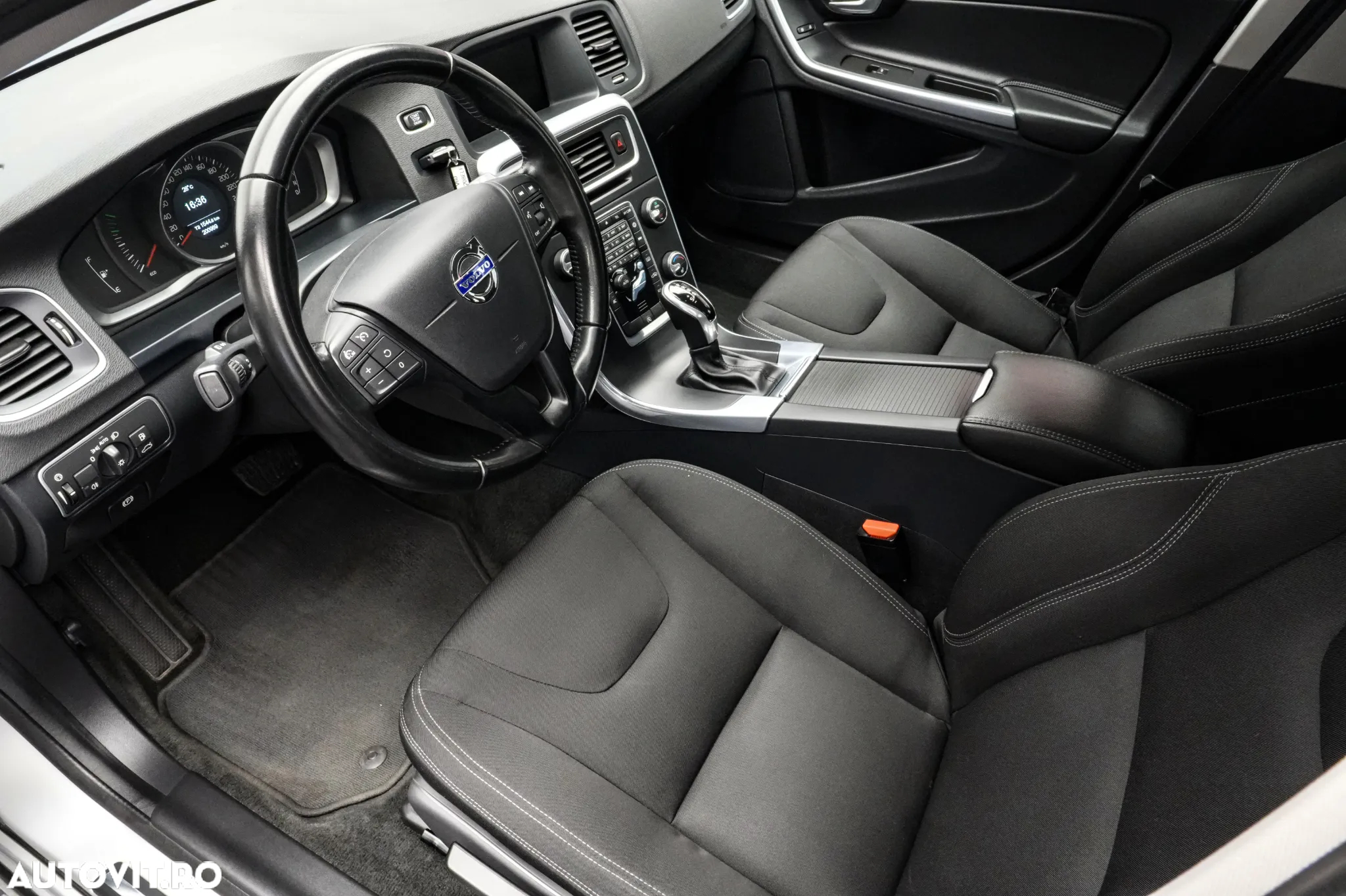 Volvo V60 D3 Summum - 11