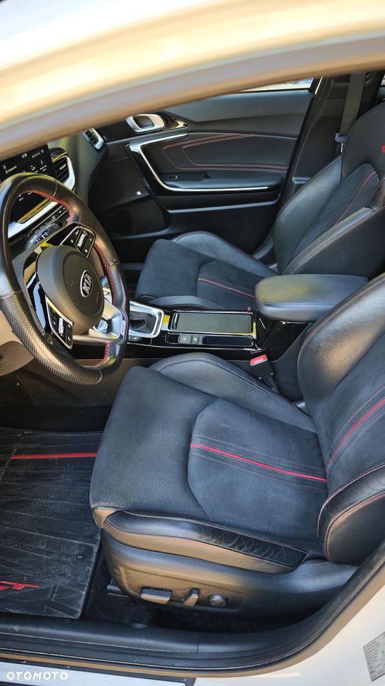 Kia ProCeed 1.6 T-GDI GT DCT - 28