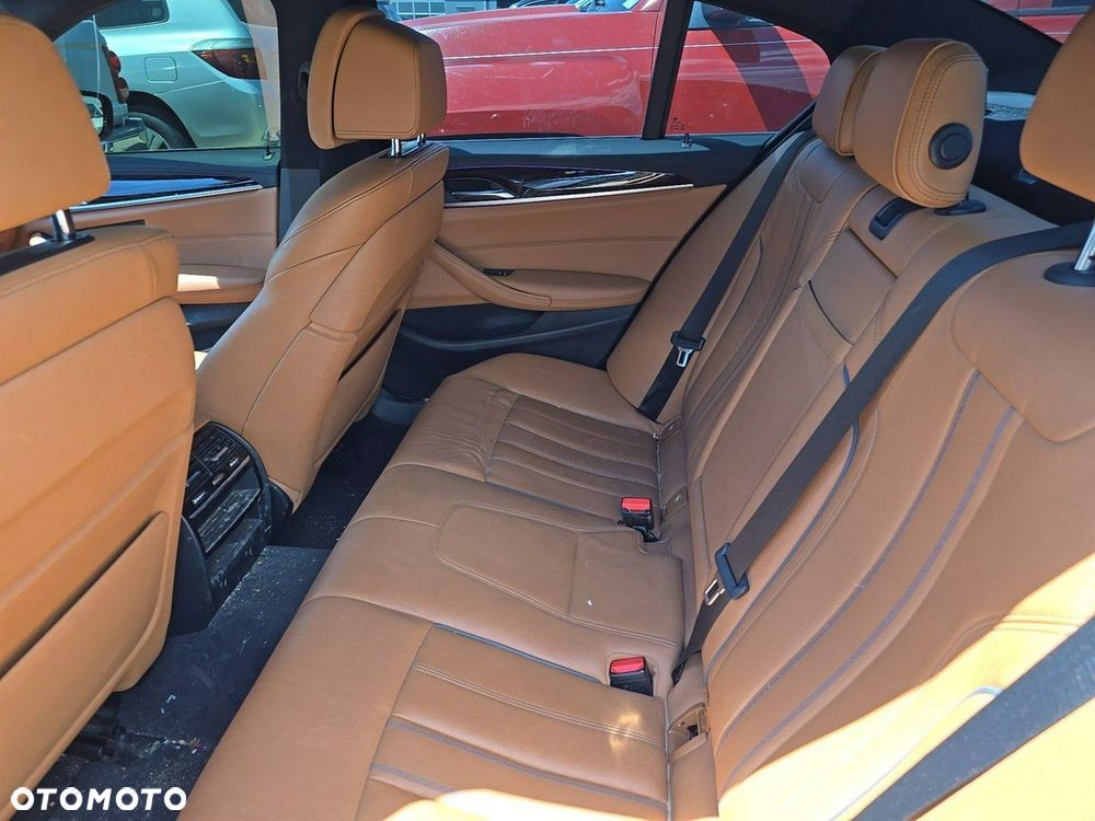 BMW Seria 5 530i xDrive M Sport Edition - 10