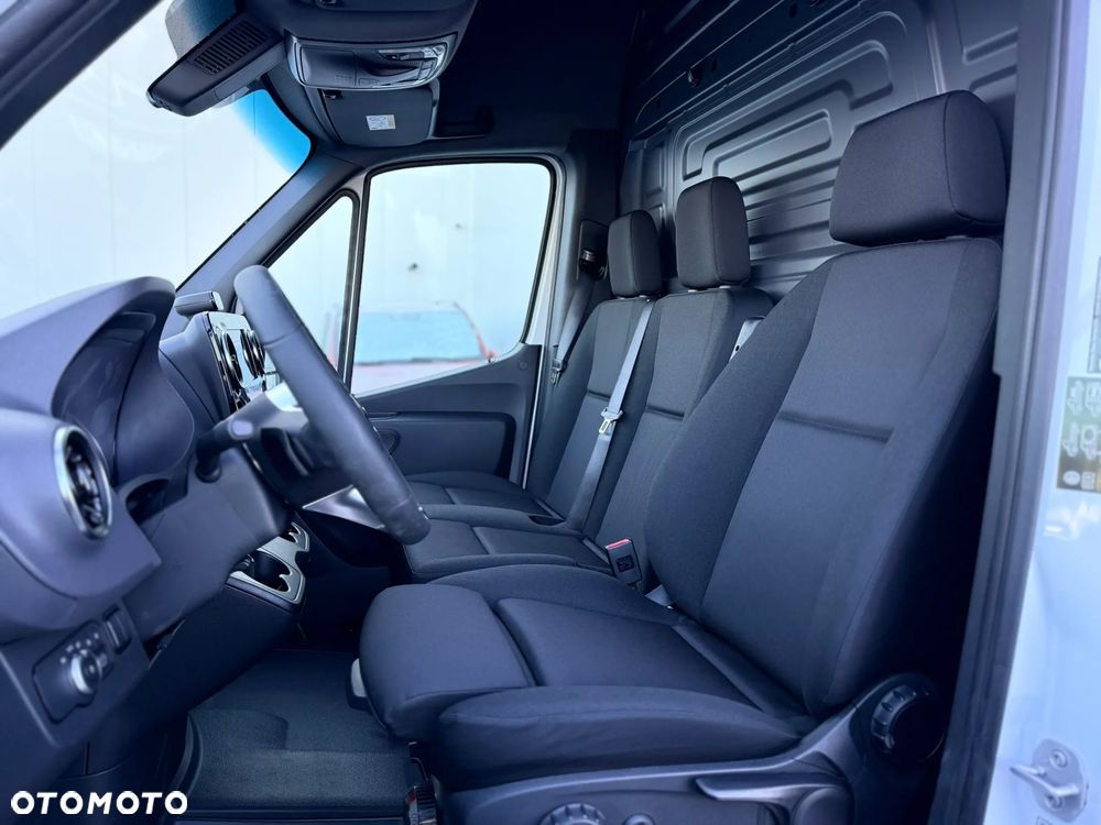 Mercedes-Benz Sprinter - 15