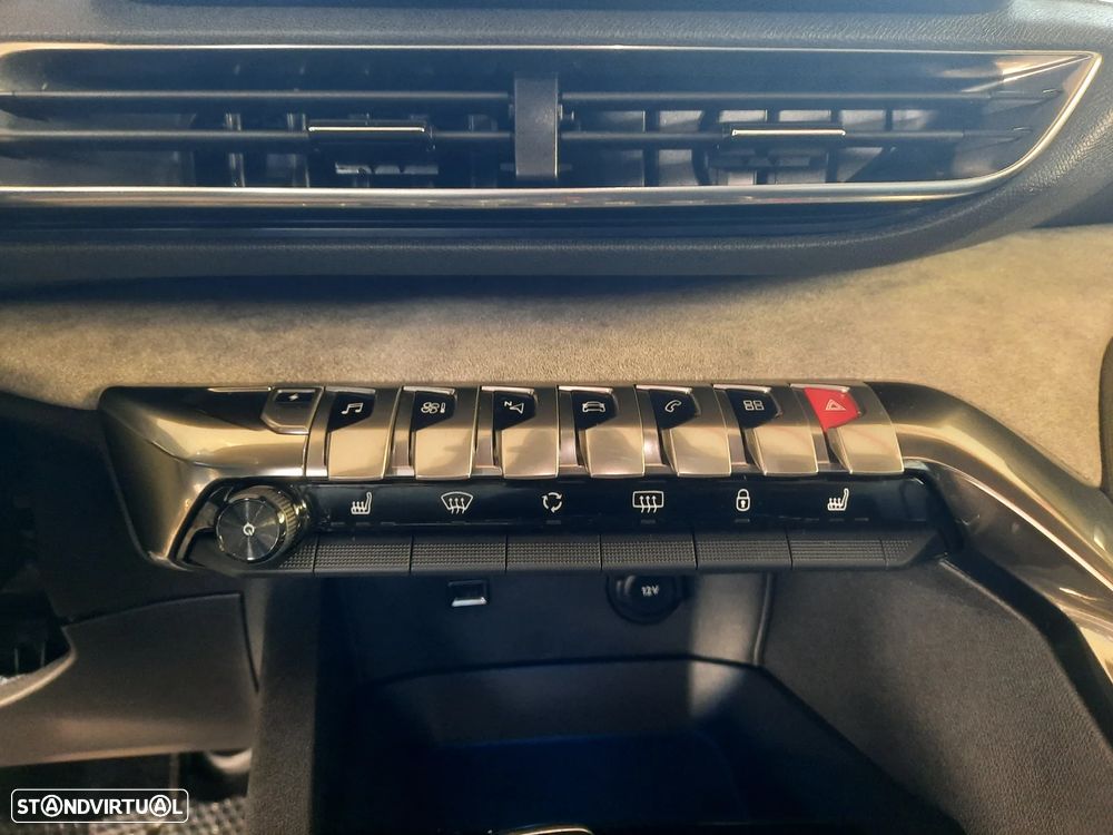 Peugeot 3008 1.6 Hybrid GT Pack e-EAT8 - 35