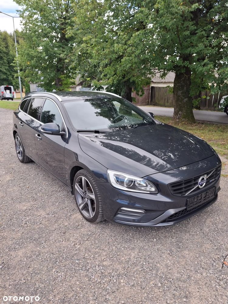 Volvo V60 D2 R-Design - 1