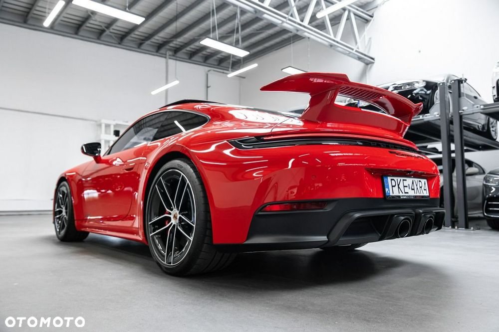 Porsche 911 Carrera 4 GTS PDK - 9