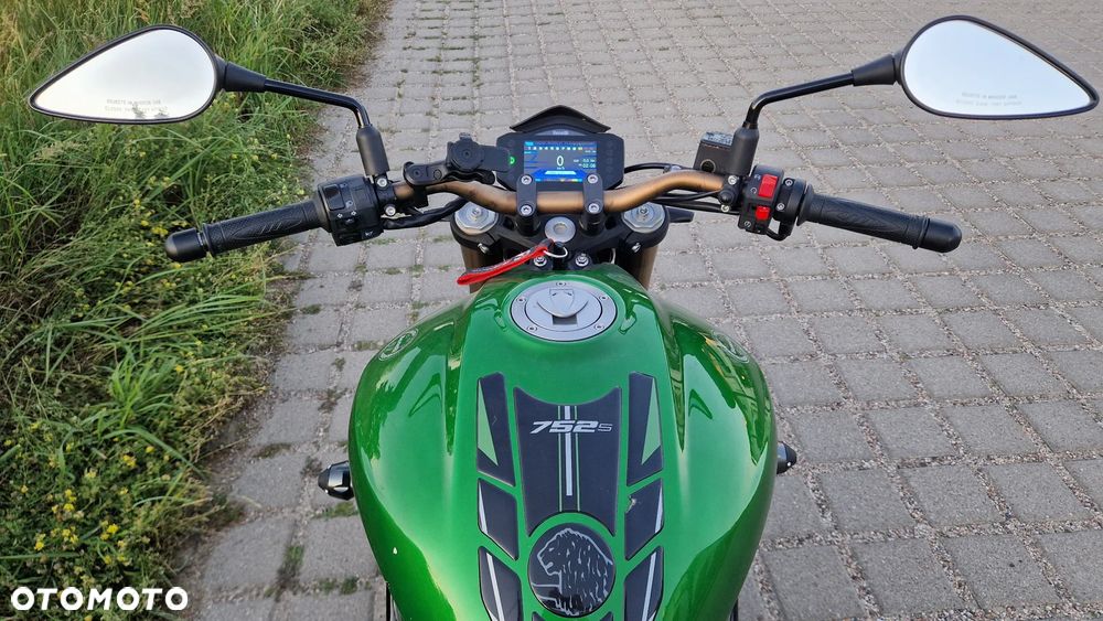 Benelli 752 S - 4