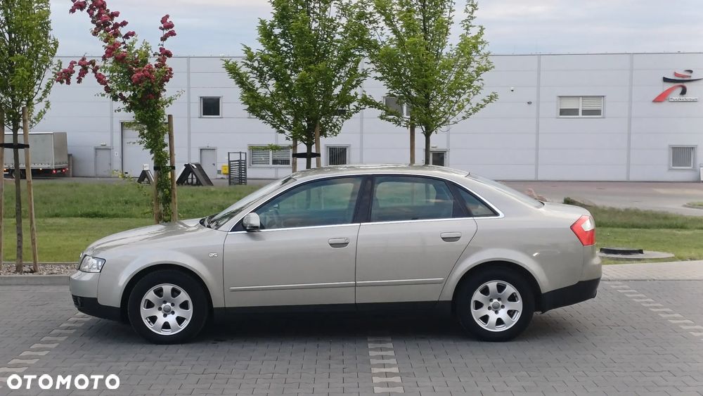 Audi A4 Limousine - 5