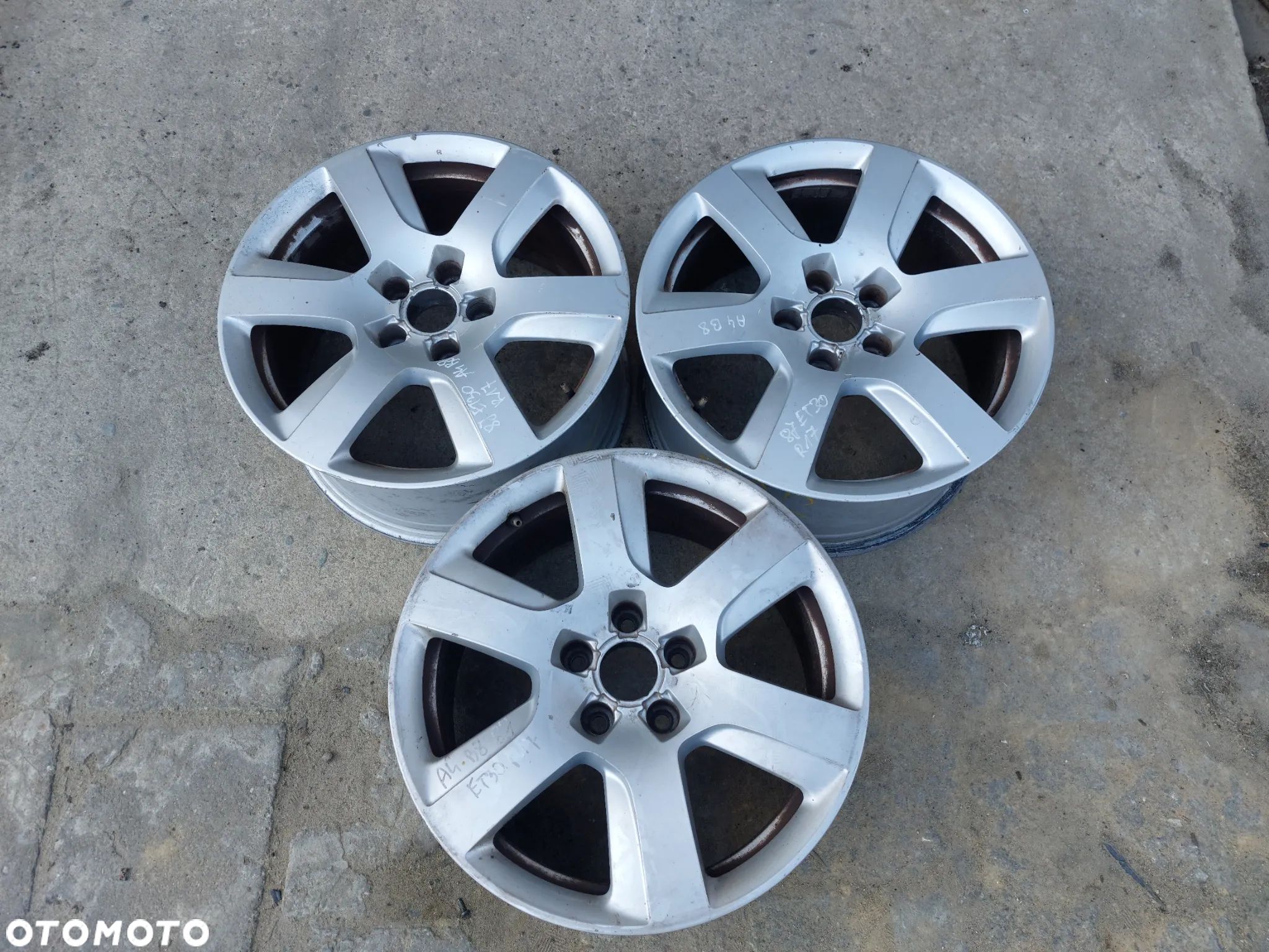 AUDI A4 B8 FELGA ALUMINIOWA POJEDYNKA R17 8J ET30 5X112 ORYGINAŁ PROSTA! - 1