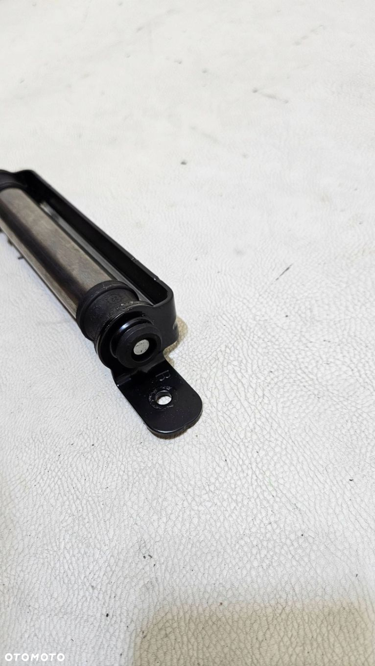 CIĘŻAREK WYRÓWNOWAŻAJĄCY KLAPĘ BAGAŻNIKA AUDI A7 C8 LIFT 8W6827242D - 3