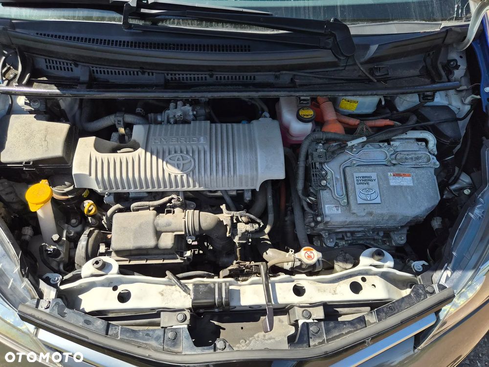 Toyota Yaris Hybrid 100 Selection - 15