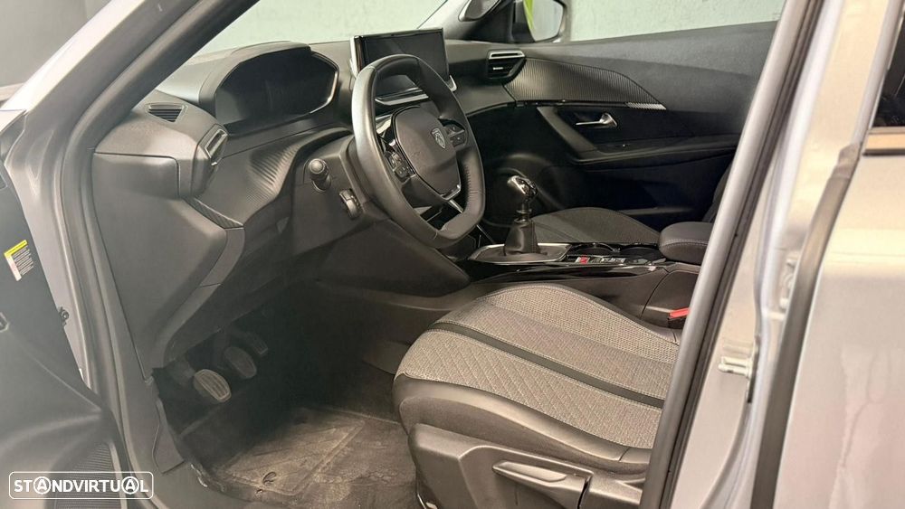 Peugeot 2008 1.2 PureTech Allure - 19