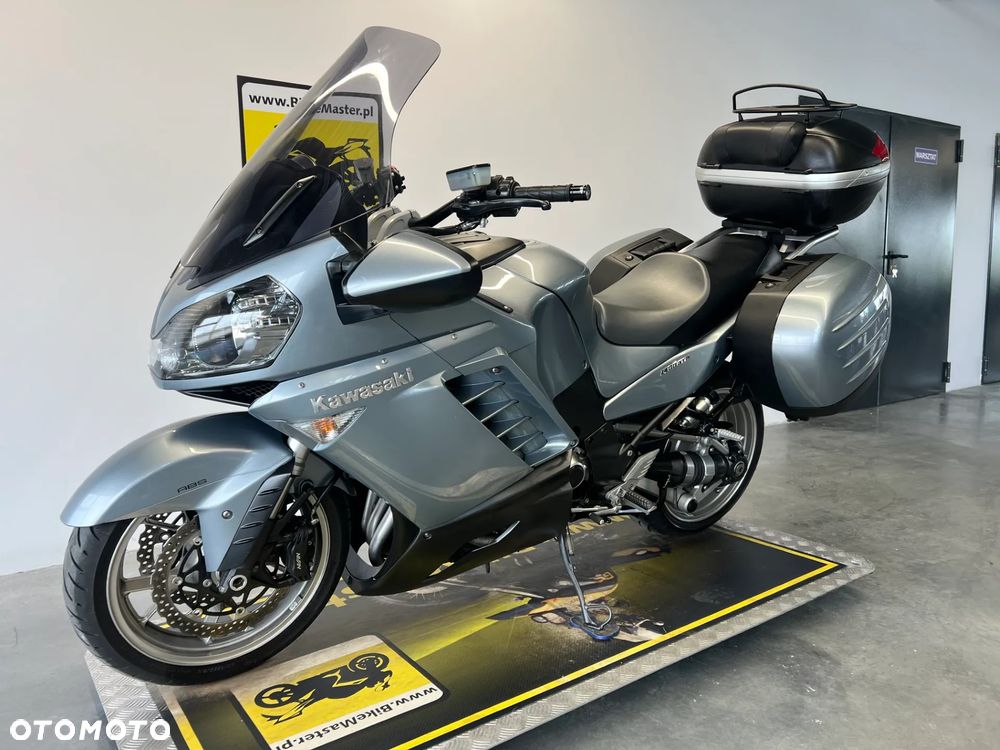 Kawasaki GTR - 4