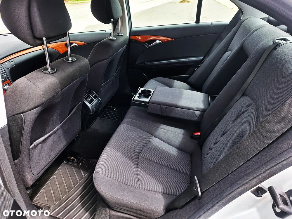 Mercedes-Benz Klasa E 200 CDI Classic DPF - 38