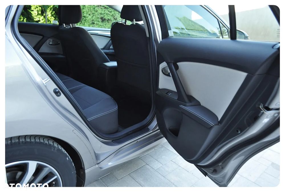 Toyota Avensis Touring Sports 1.8 Multidrive S Business Edition - 25