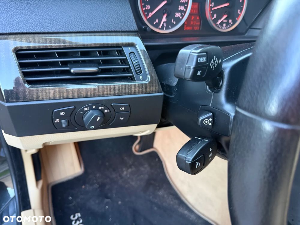 BMW Seria 5 530i - 23