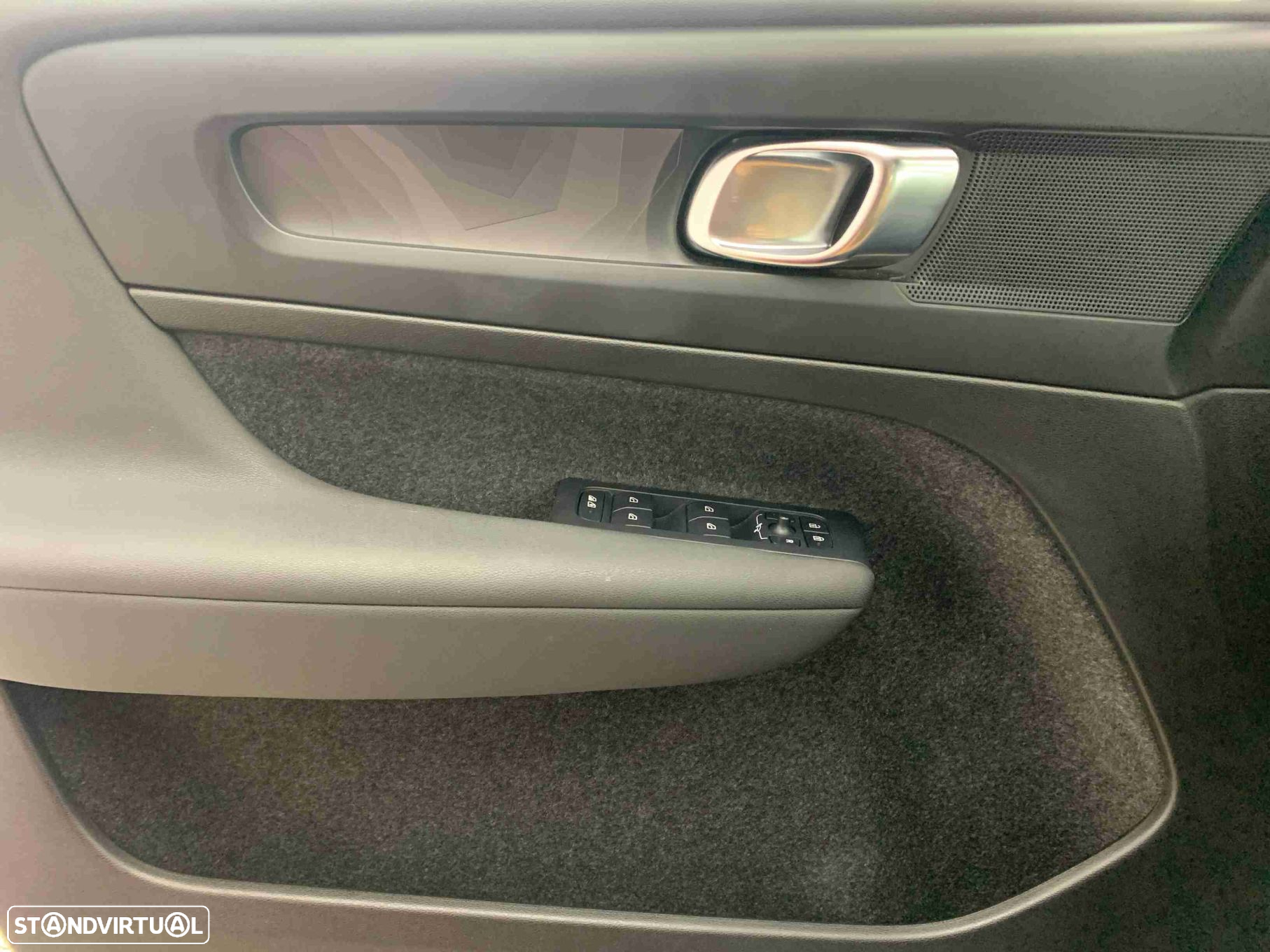 Volvo C40 Recharge Plus - 11
