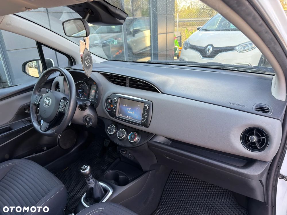 Toyota Yaris 1.5 Premium CVT - 31