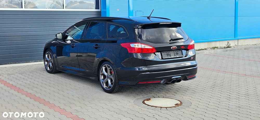 Ford Focus Turnier 2.0 EcoBoost ST mit Leder-Exclusiv-Paket - 4