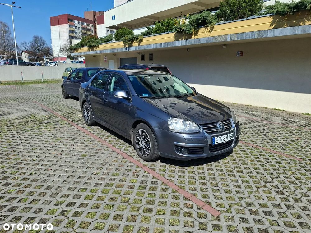 Volkswagen Jetta - 8