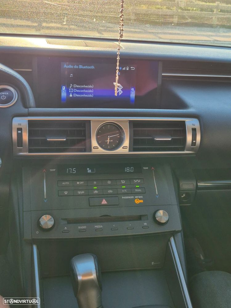 Lexus IS 300H Executive - 21