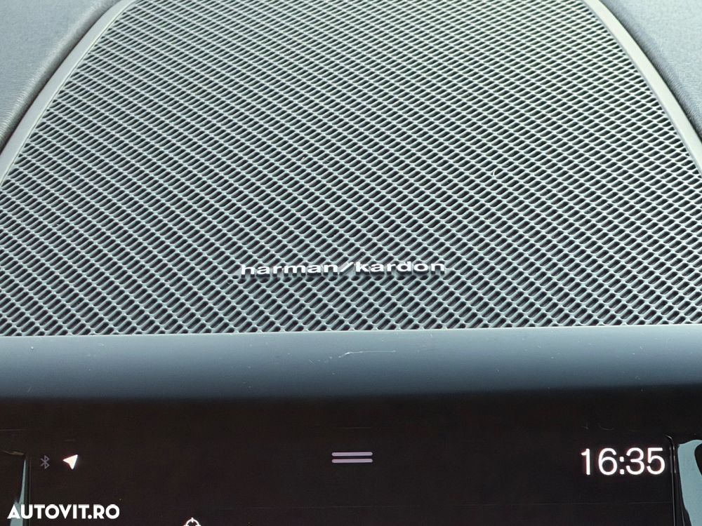 Volvo XC 60 B5 MHEV AWD R-Design - 16