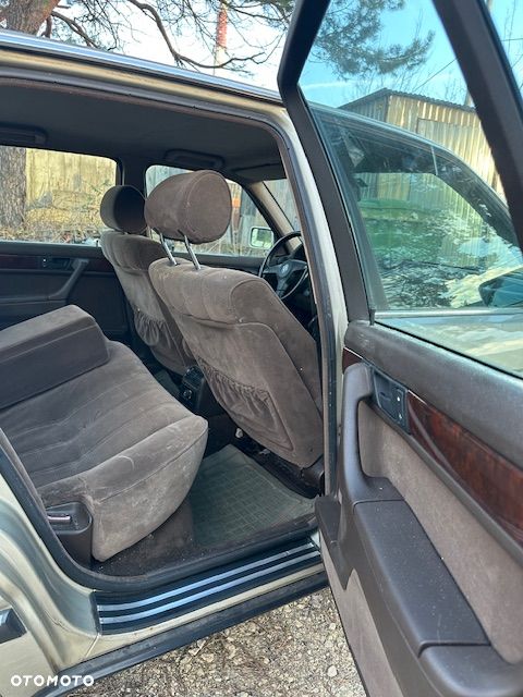 BMW Seria 7 750i - 12