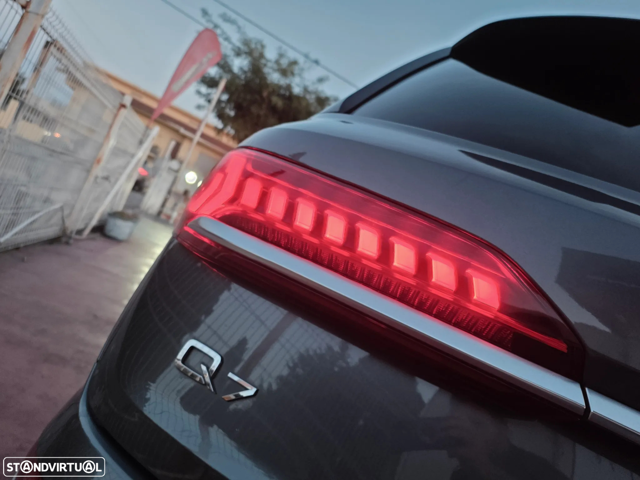 Audi Q7 3.0 TDI E-tron quattro S-line Tiptronic - 24