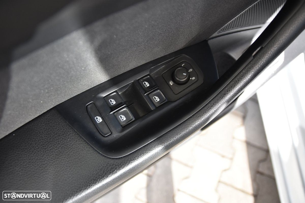 VW Passat 1.6 TDI Confortline - 19