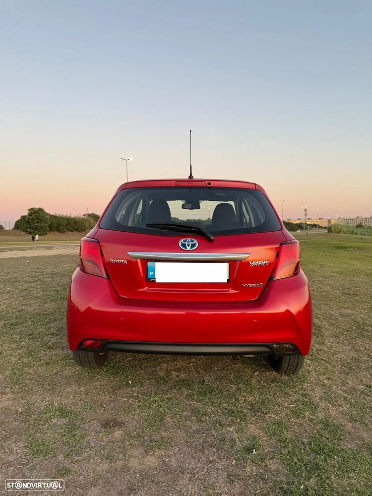 Toyota Yaris 1.5 HSD Exclusive+P.Luxury - 28