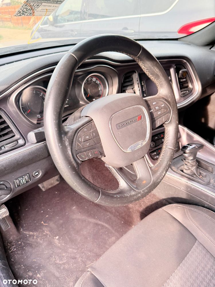 Dodge Challenger - 11