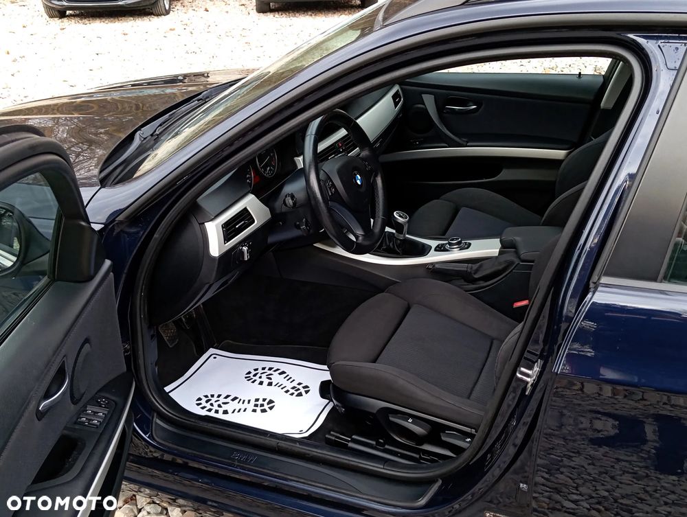 BMW Seria 3 318i Edition Sport - 13