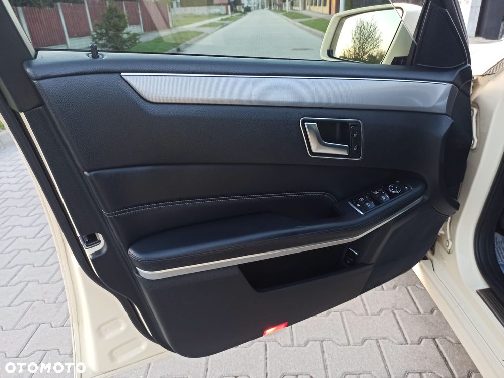 Mercedes-Benz Klasa E 220 BlueTEC 4Matic 7G-TRONIC - 23