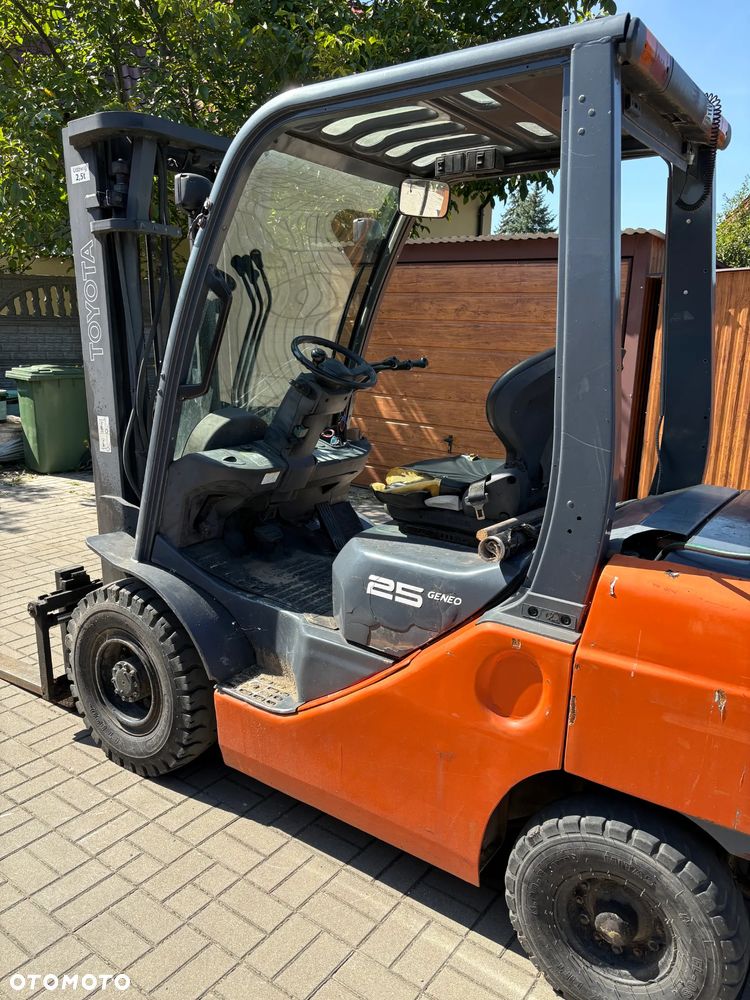 Toyota 02-8FGF25 wózek widłowy 2010R. LPG TRIPLEX - 4