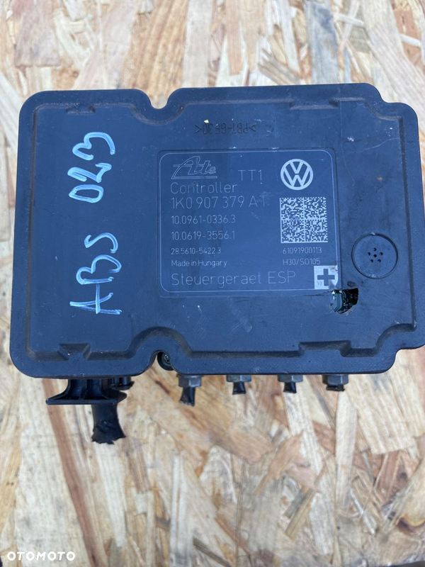 Vw GOLF AUDI A3 8P POMPA STEROWNIK ABS 1K0614517 CE   1K0 907 379 AT