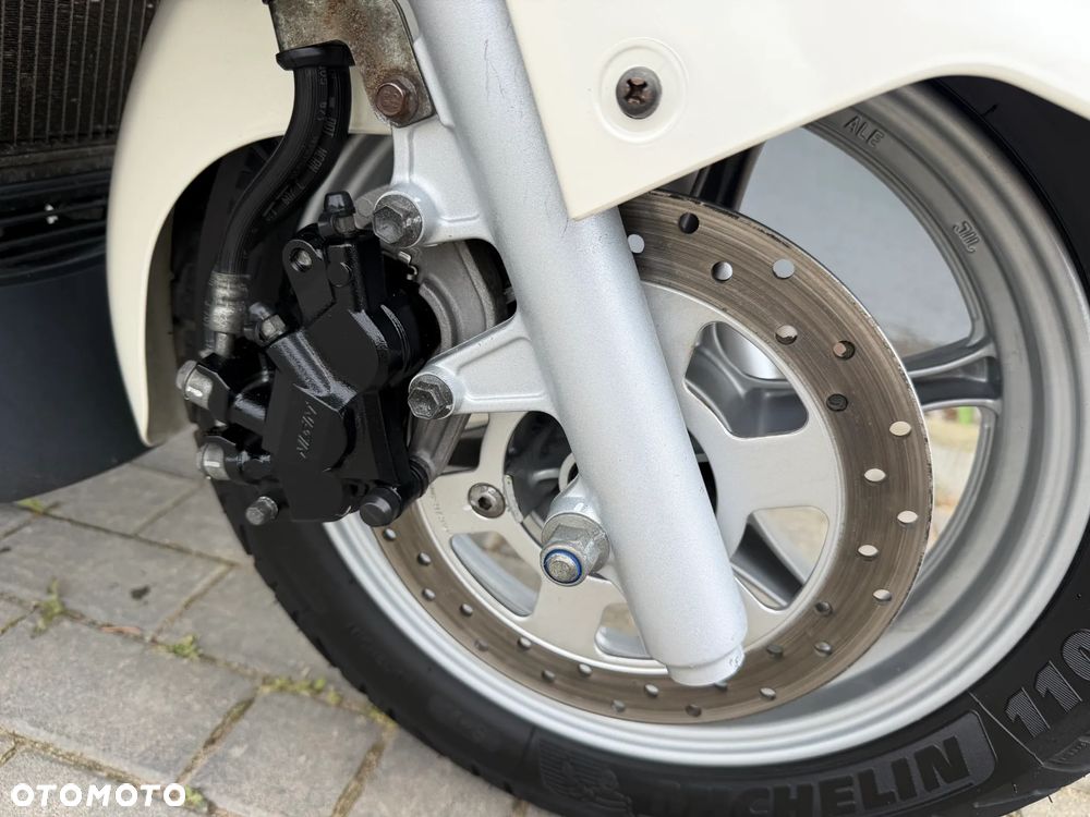 Suzuki Burgman - 13