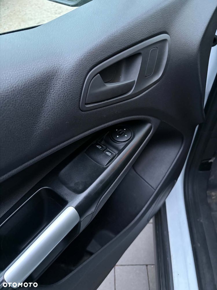 Ford Transit Connect - 12